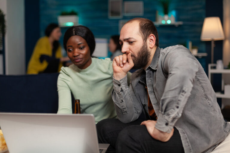 Como a Falha na Comunicação Interna Destrói a Gestão de Projetos