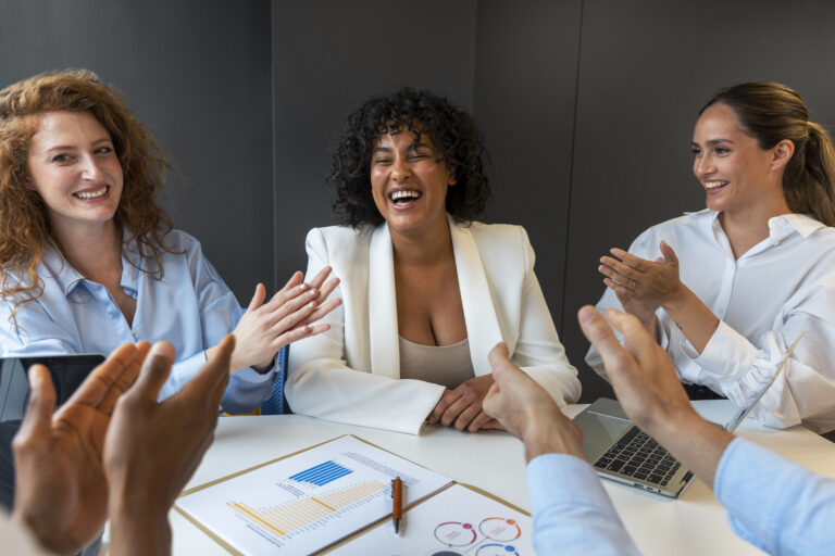 Comunicação Assertiva para Líderes: Como Dar Feedbacks Difíceis sem Gerar Conflitos